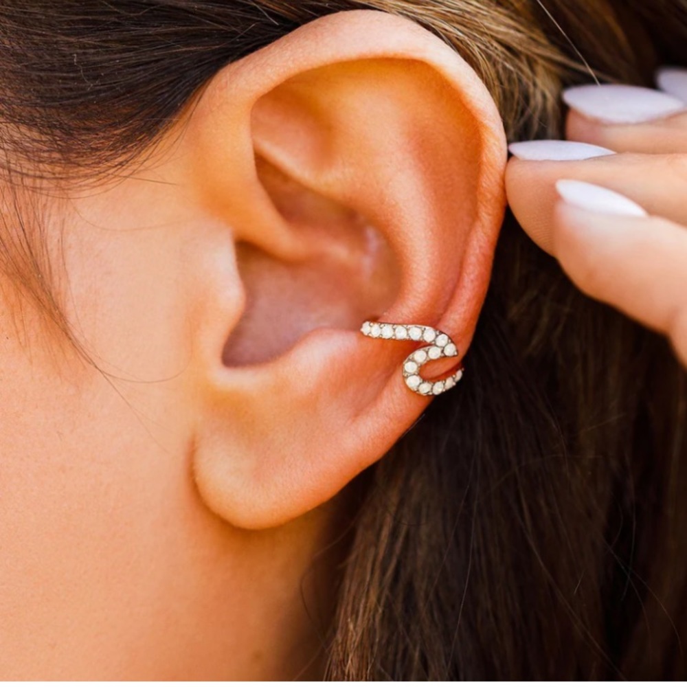 🎩 Pura Vida - Stone Wave Ear Cuff